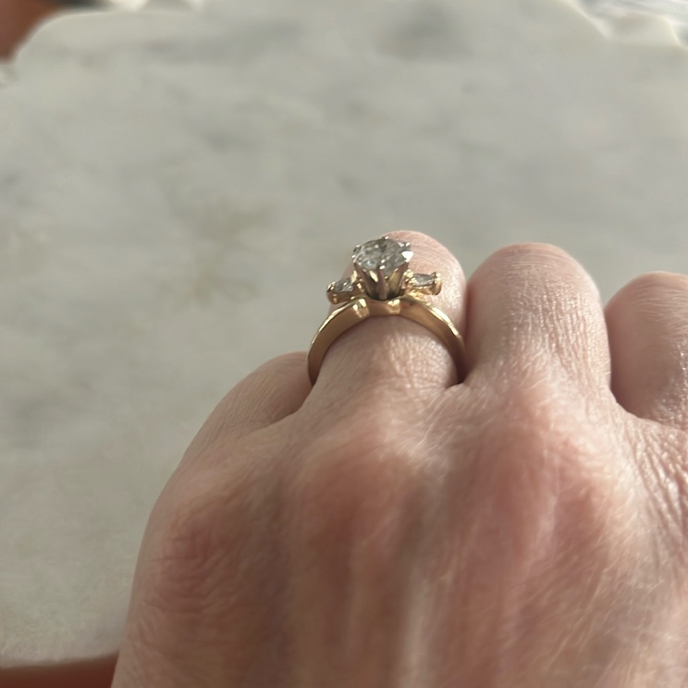 COPY - Engagement/wedding ring size 5 - Picture 2 of 7